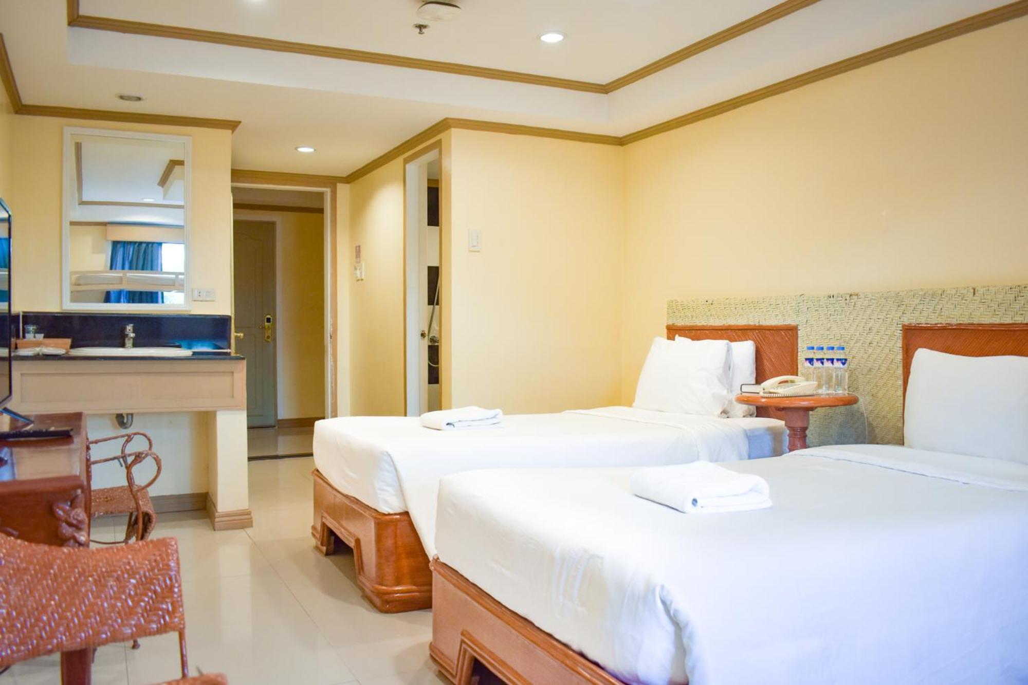 Whiterock Beach Hotel And Waterpark Subic Bay Dış mekan fotoğraf