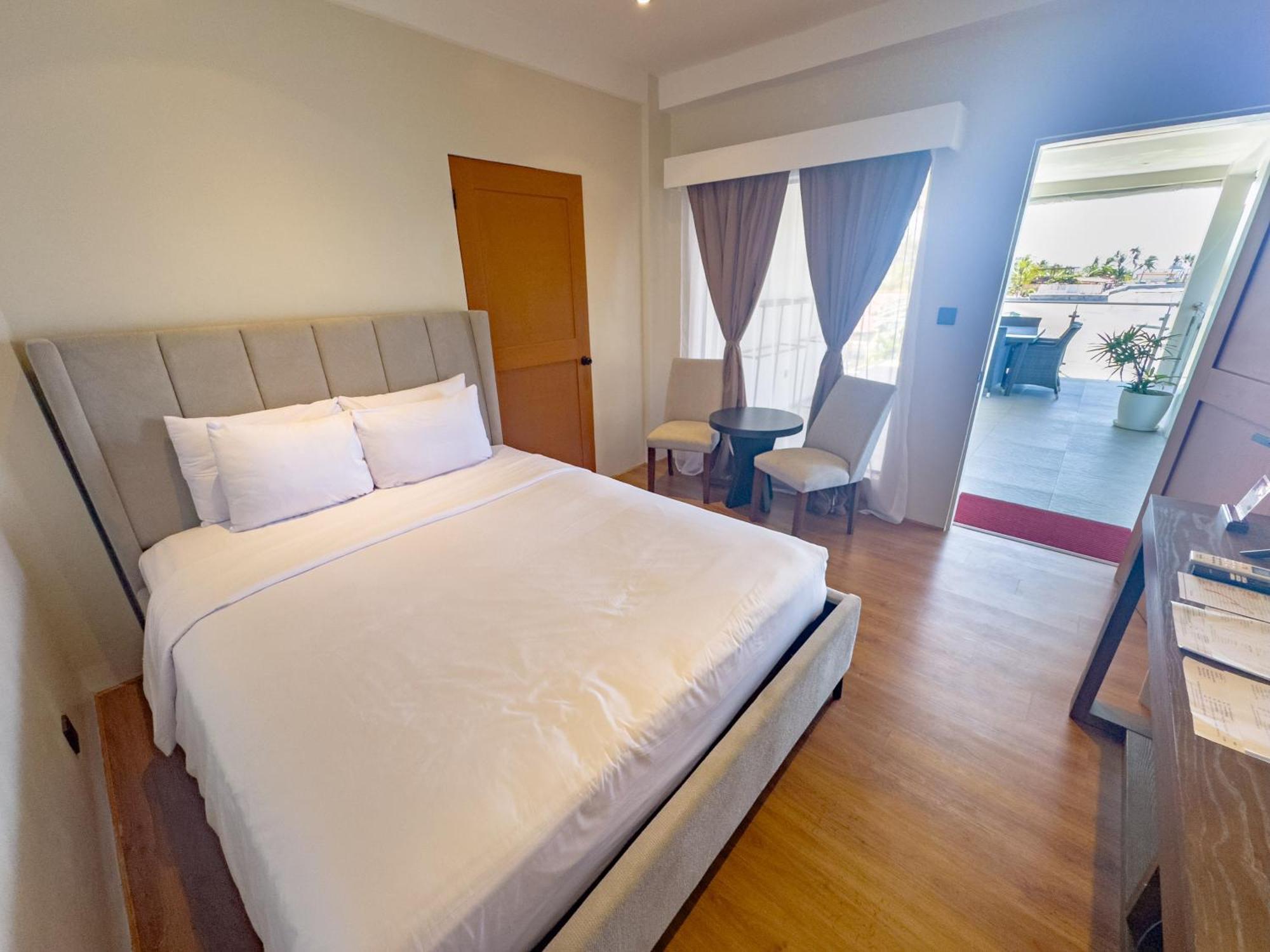 Whiterock Beach Hotel And Waterpark Subic Bay Dış mekan fotoğraf