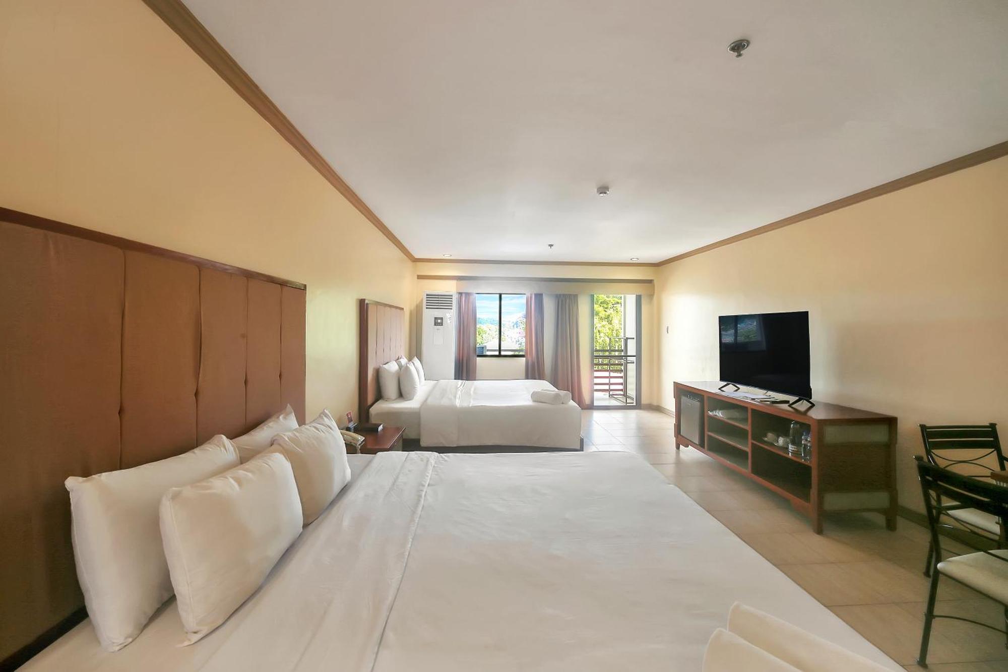 Whiterock Beach Hotel And Waterpark Subic Bay Dış mekan fotoğraf
