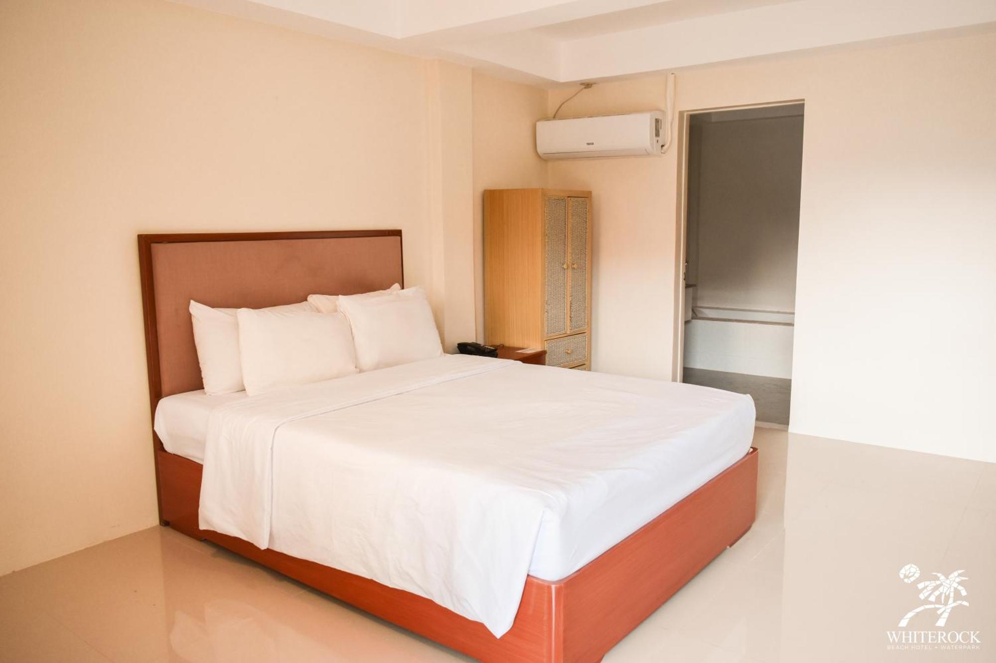 Whiterock Beach Hotel And Waterpark Subic Bay Dış mekan fotoğraf