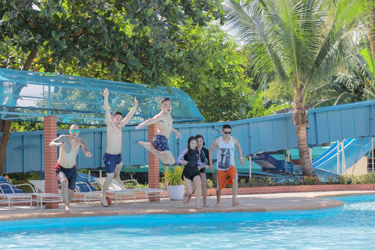 Whiterock Beach Hotel And Waterpark Subic Bay Dış mekan fotoğraf